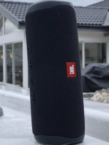 Bild på en Stående JBL Flip 5 bluetooth högtalare
