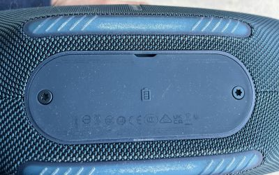 Batterilucka på JBL Xtreme 4