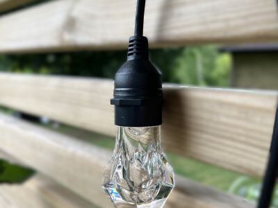 Nanoleaf belysning på altanen i trädgård