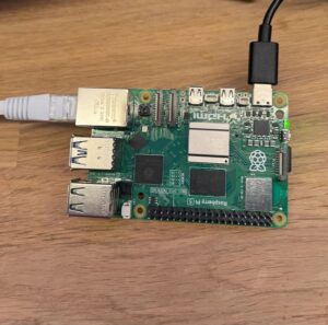 Raspberry Pi 5 med EThernet och USB-C kabel