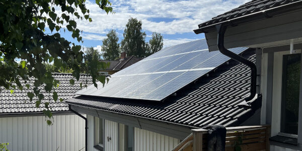 Solceller monterad på Villa